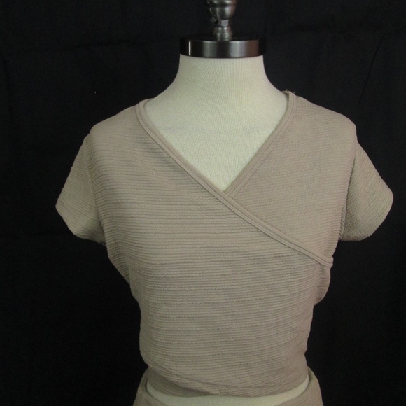 Women's Top - Picture 2 of 4